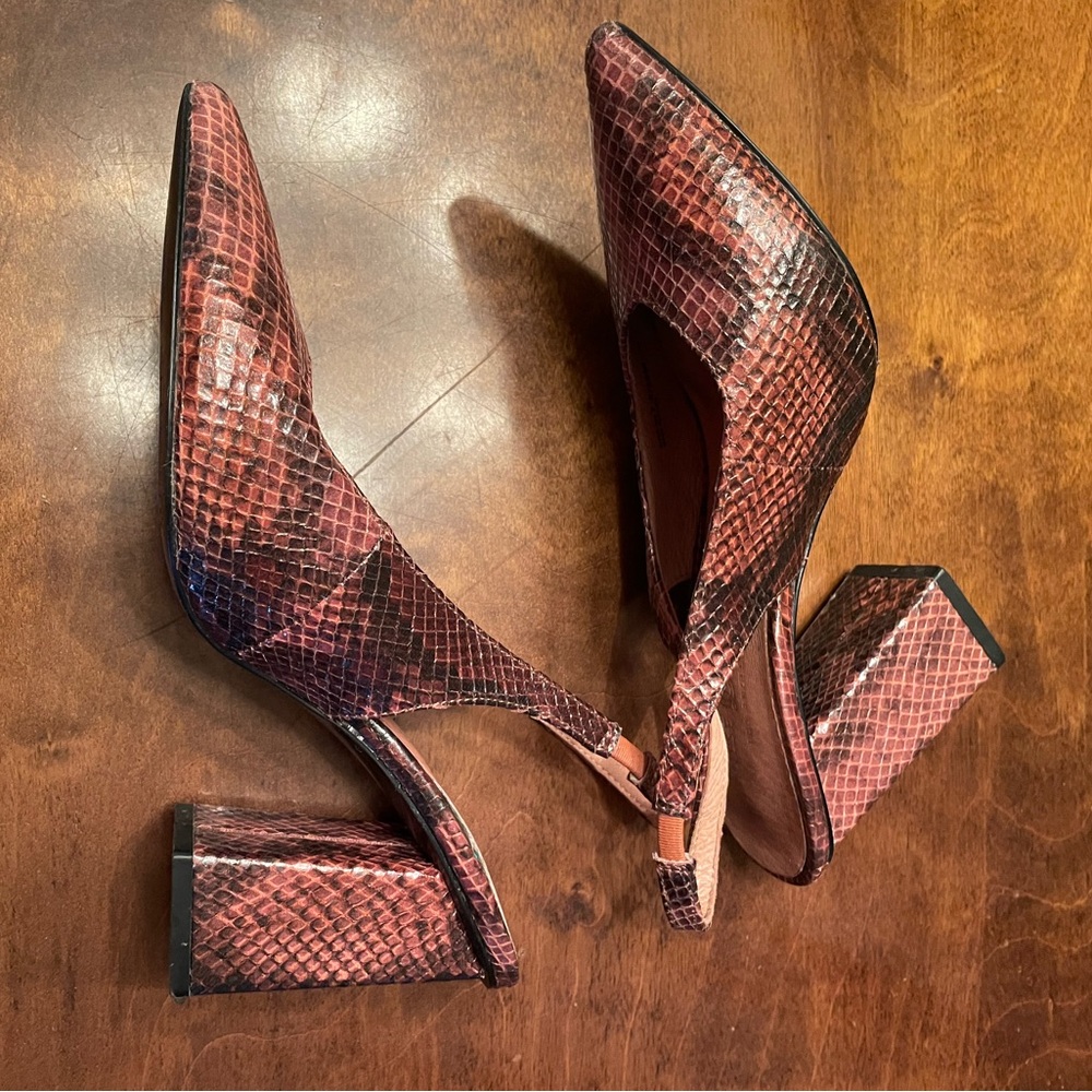 💛Chinese Laundry “Rade” faux black and brown snakeskin heels.